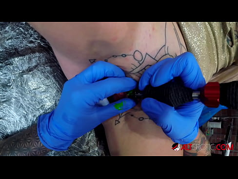 ❤️ Extrem tattooed Hottie Sully Savage krut en Tattoo op hirem Klitoris Porno op lb.porngifmag-com.ru ️❤